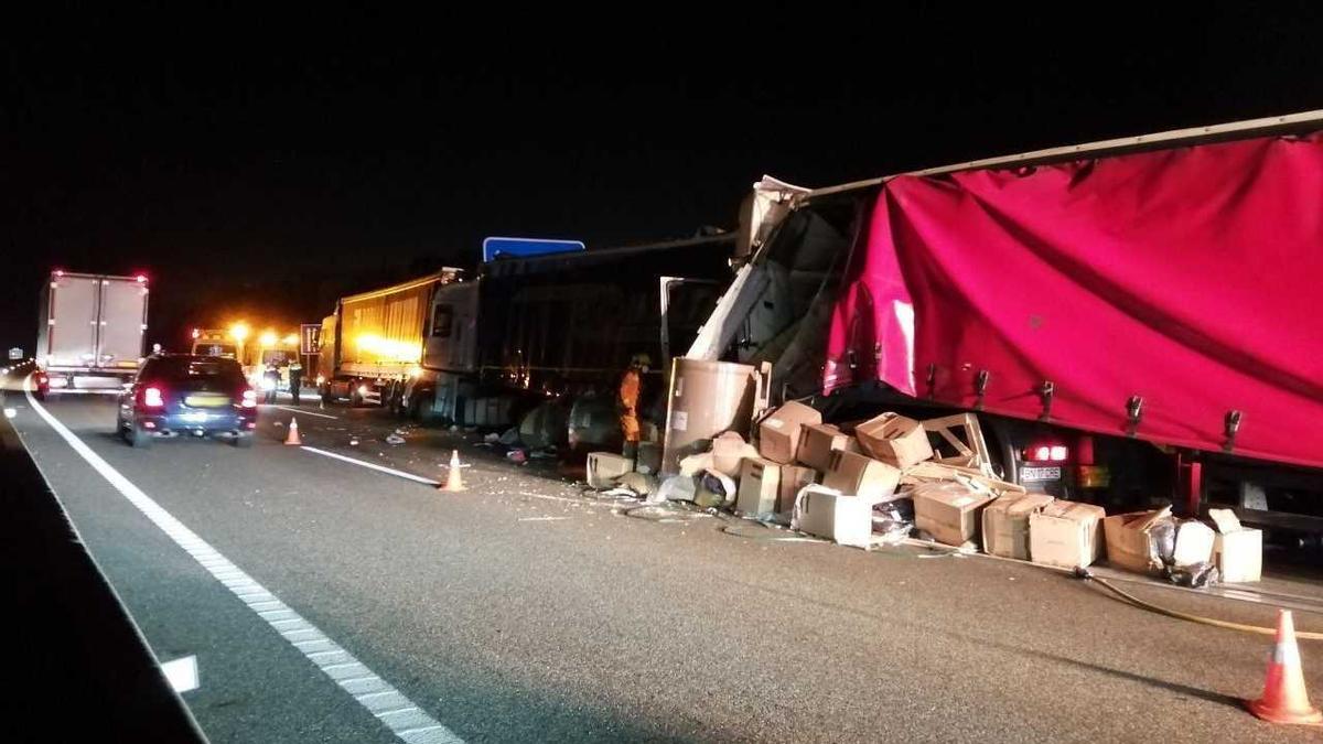 Imatge de l&#039;accident de trànsit múltiple a l&#039;AP-7 a Agullana