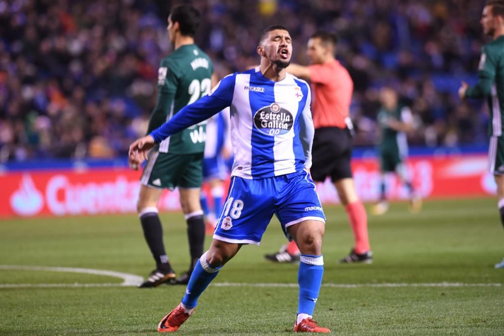 El Dépor cae 0-1 ante el Betis en Riazor