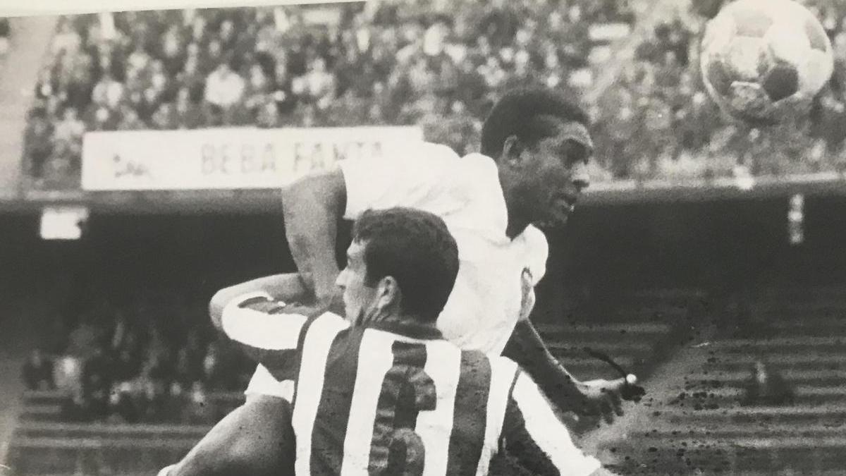 Waldo al remate en un partido jugado en el Manzanares. FOTO