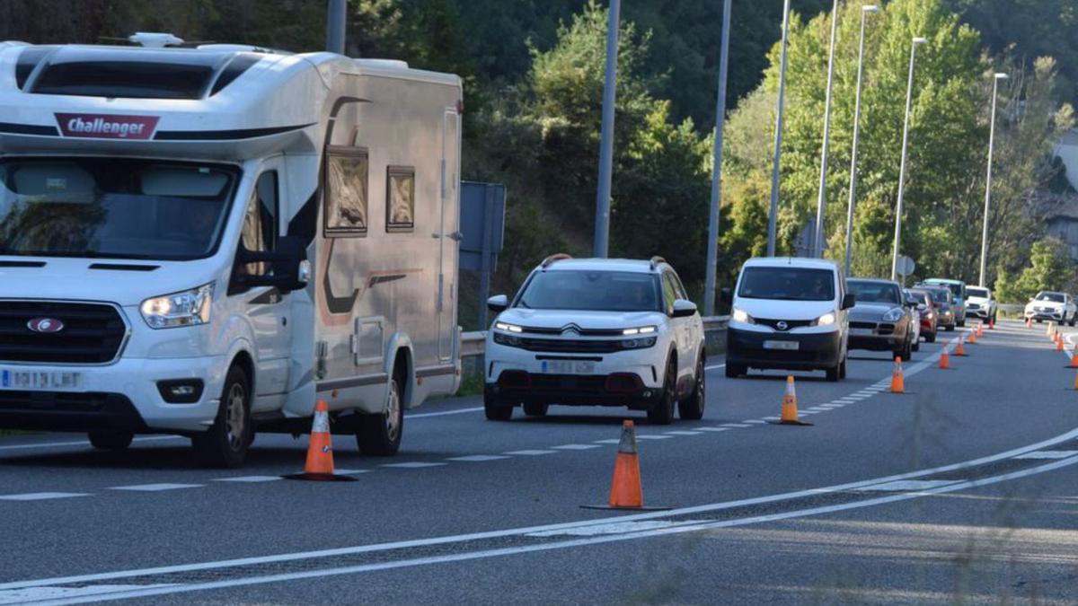 La C-16, col·lapsada en un pont | ARXIU/GUILLEM CAMPS