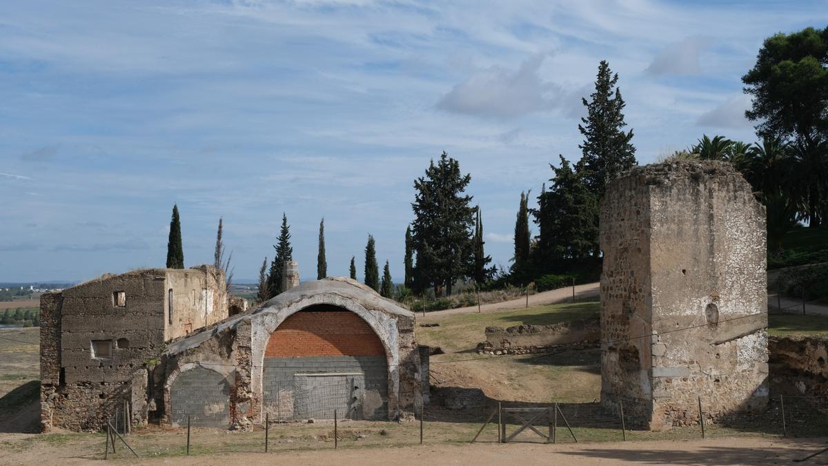 Restos de las ermitas de Nuestra Señora de la Consolación y del Rosario, en la Alcazaba de Badajoz.