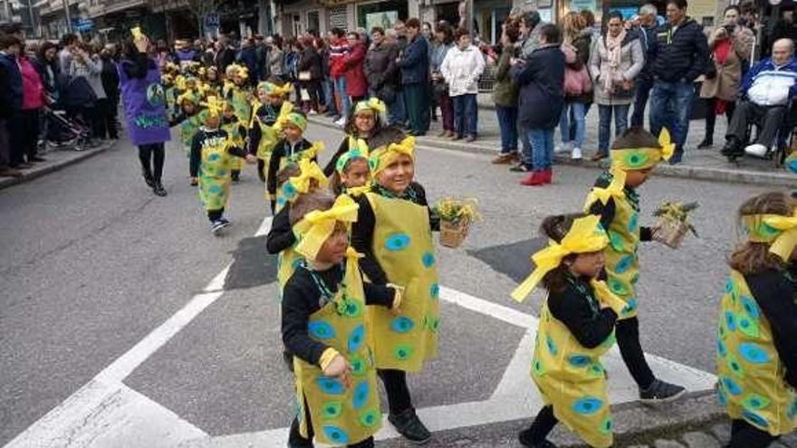 Escolares de Salceda inauguran el Carnaval. // Tere Pérez / D.B.M.