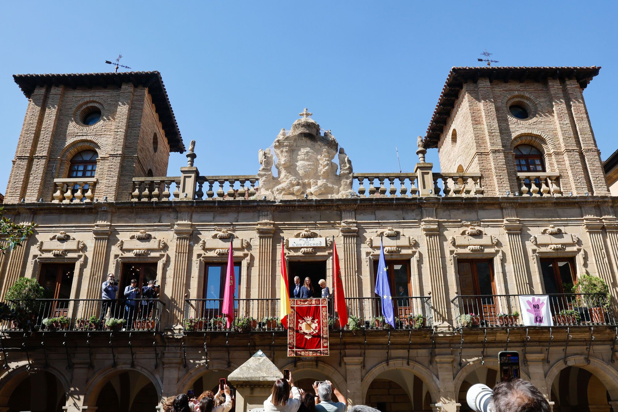 EN IMÁGENES: Leonor se da un baño de multitudes en su estreno como Princesa de Viana