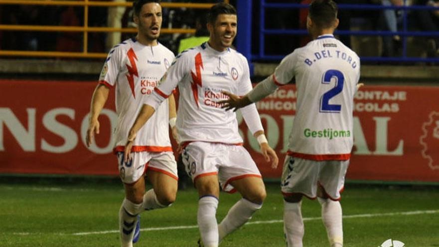 Héctor celebra su gol ante el Extremadura.