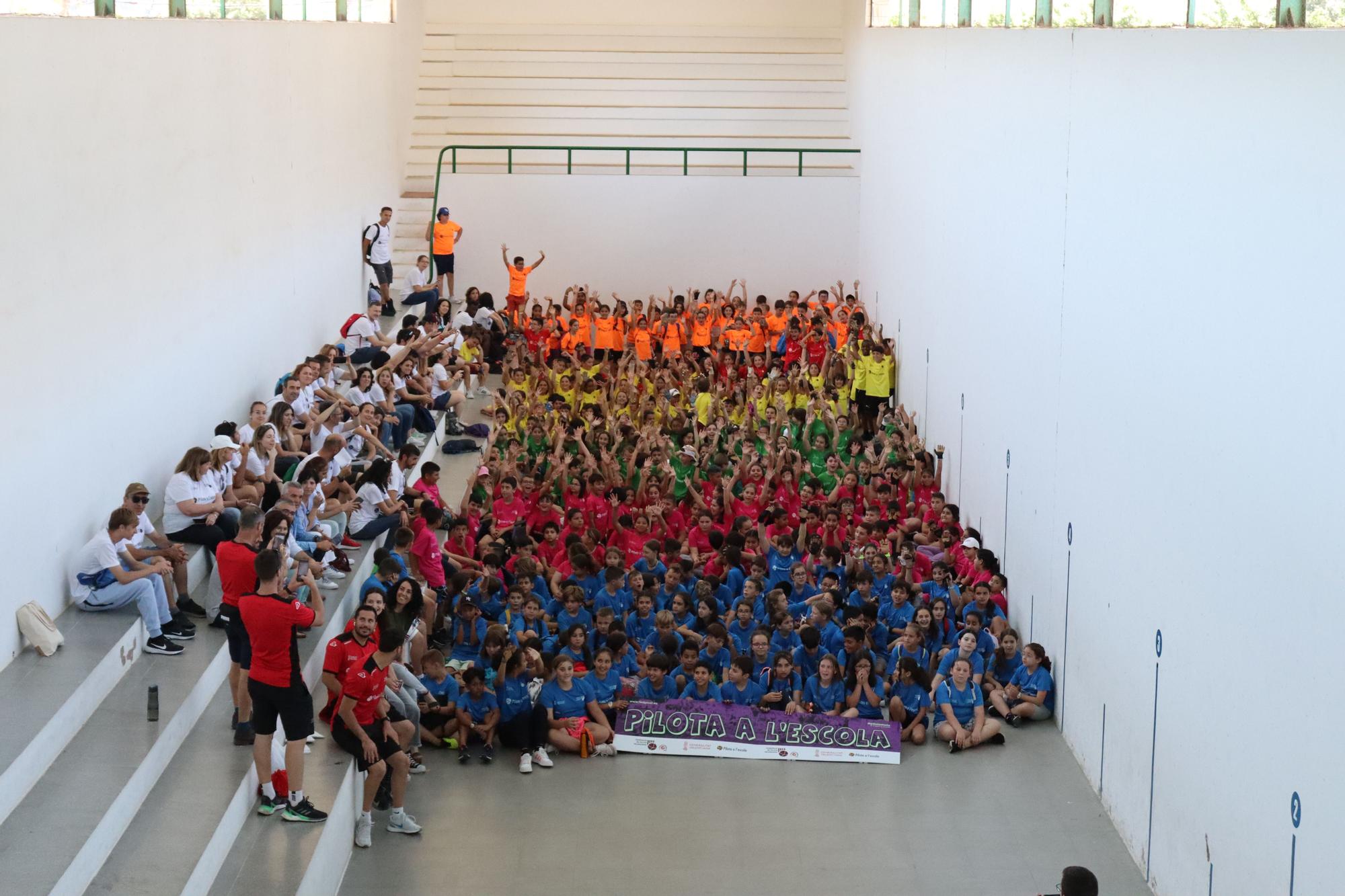 Trobada de Pilota a l'Escola en Tavernes de la Valldigna