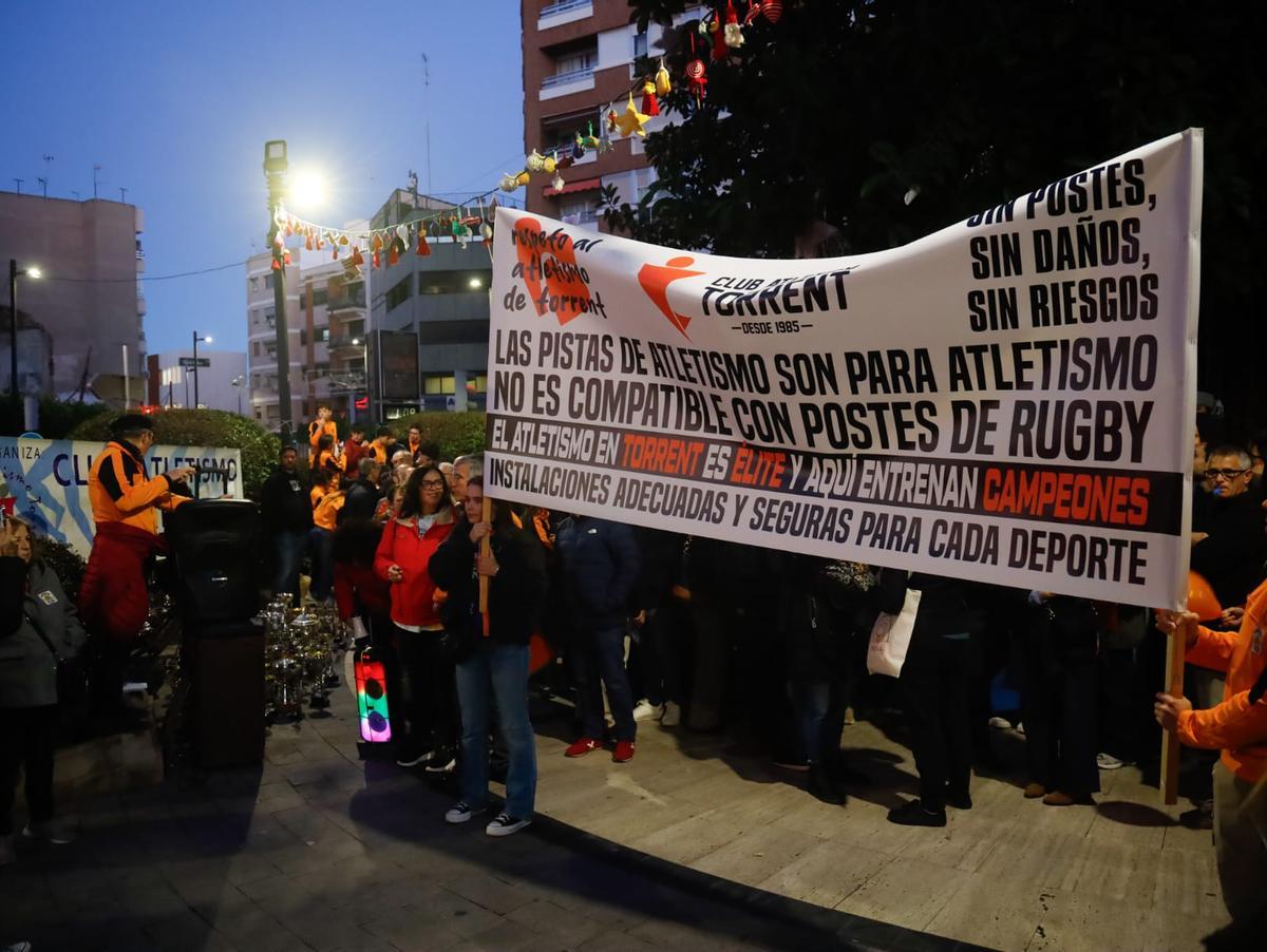 Manifestación ante el ayuntamiento de Torrent.