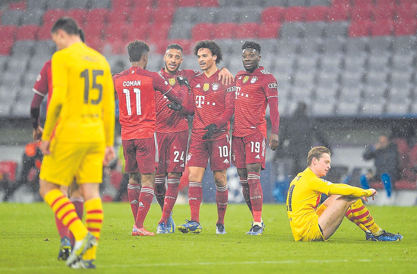 Los jugadores del Bayern celebran uno de los goles anotados al Barça.