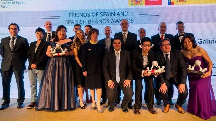 Foto de familia de los premiados por la Marca España.