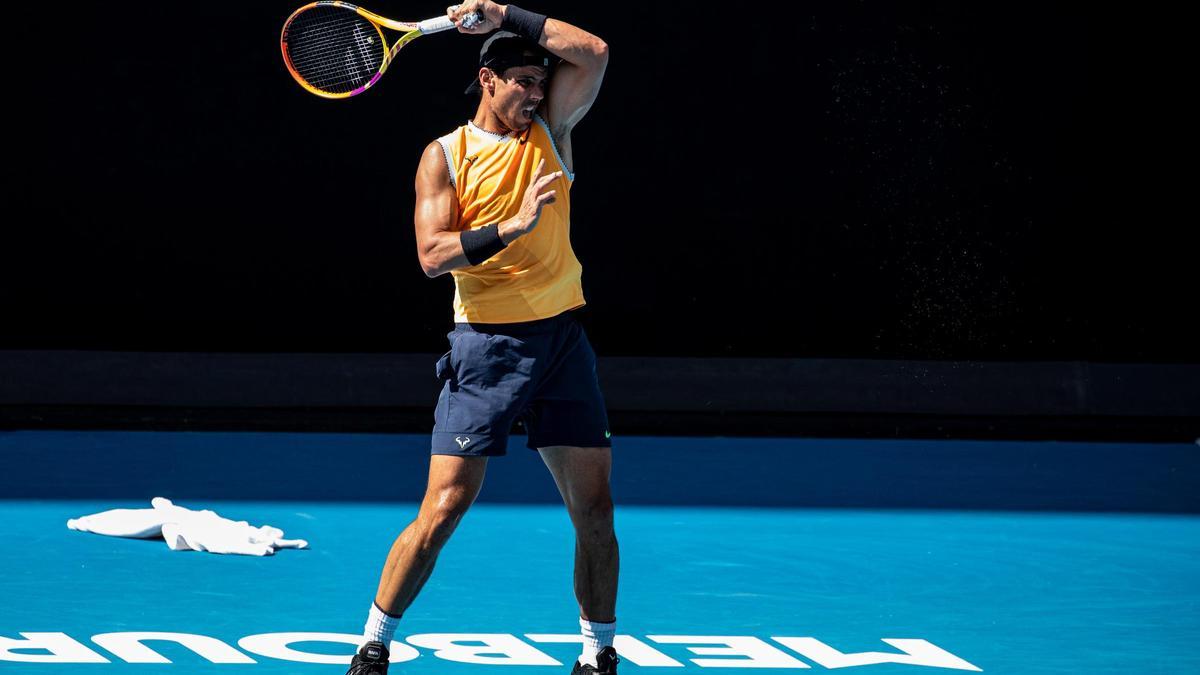 Rafa Nadal, entrenando de cara al Abierto de Australia 2022