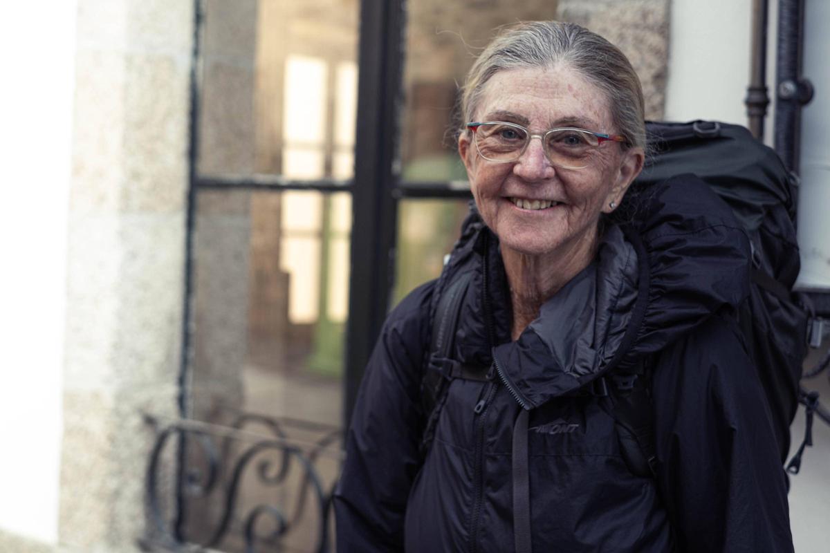 Helen, australiana de 72 años tras terminar su 15º Camino.