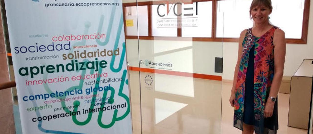 La coordinadora de &#039;Ecoaprendemos&#039; y docente del Grado en Traducción e Interpretación de Lengua Inglesa, Susan Cranfield, en el interior del Cicei.