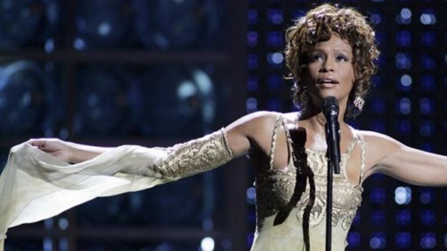 Whitney Houston murió ahogada tras consumir cocaína