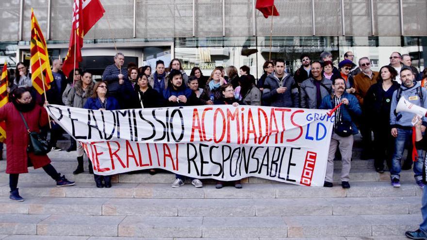 Protesta de treballadores de la neteja davant la Generalitat