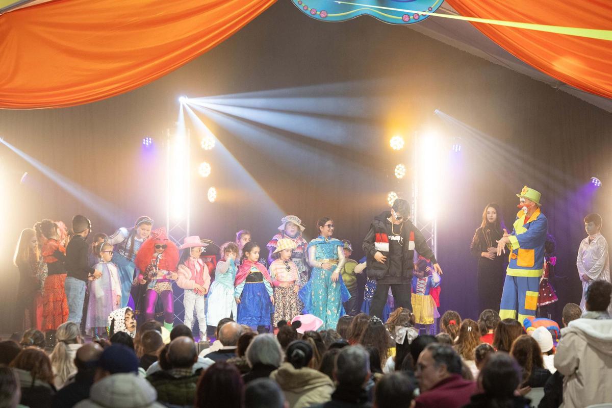 Todas las imágenes del Dijous Llarder del Carnaval de Ibiza y el concurso de mariol·los