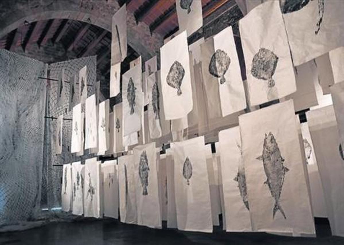 Les impressions de ’gyotakus’ pengen com llençols al Museu Marítim de Barcelona. Les impressions de ’gyotakus’ pengen com llençols al Museu Marítim de Barcelona.