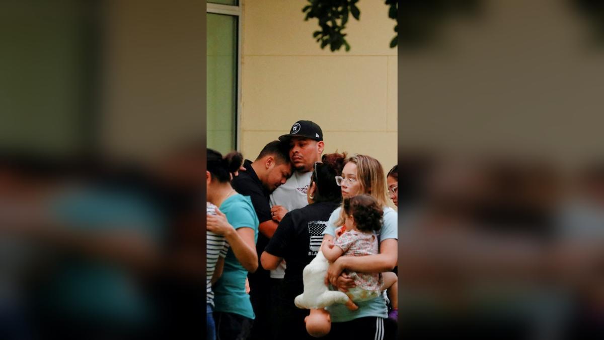 Diecinueve niños y dos profesores muertos en un tiroteo en una escuela de primaria en Texas