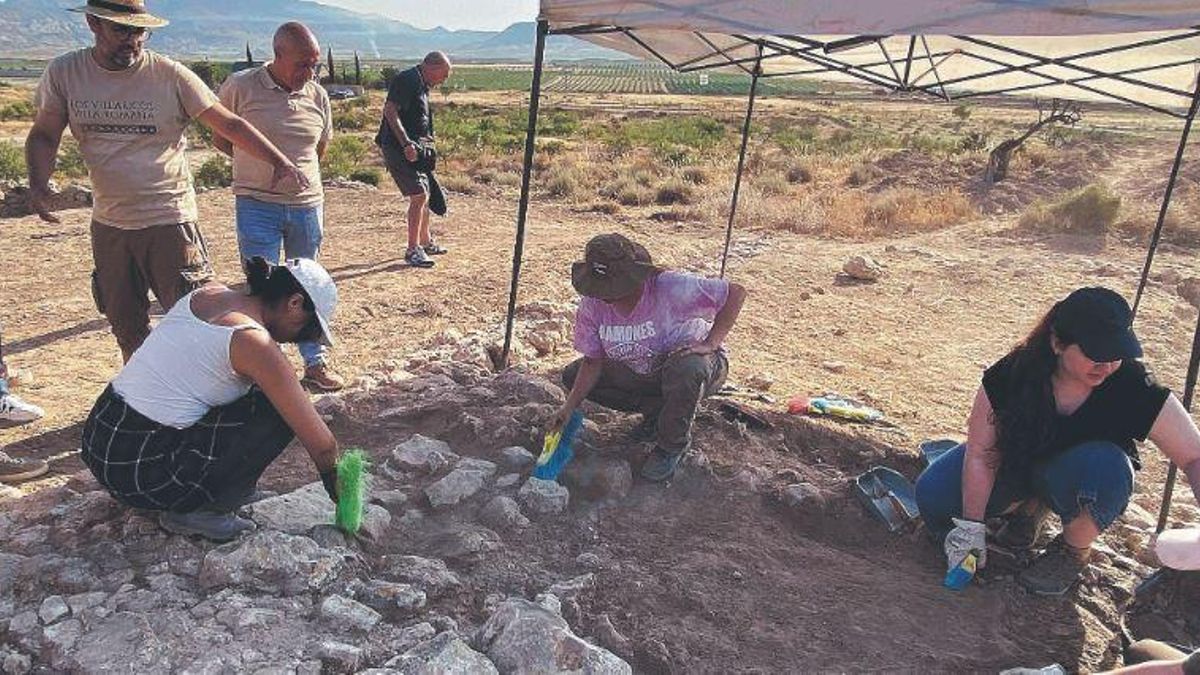 Técnicos en el yacimiento muleño de Villaricos