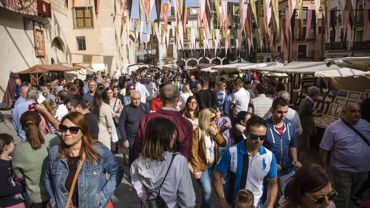 Fira de Tots Sants de Cocentaina registra récord de asistencia.