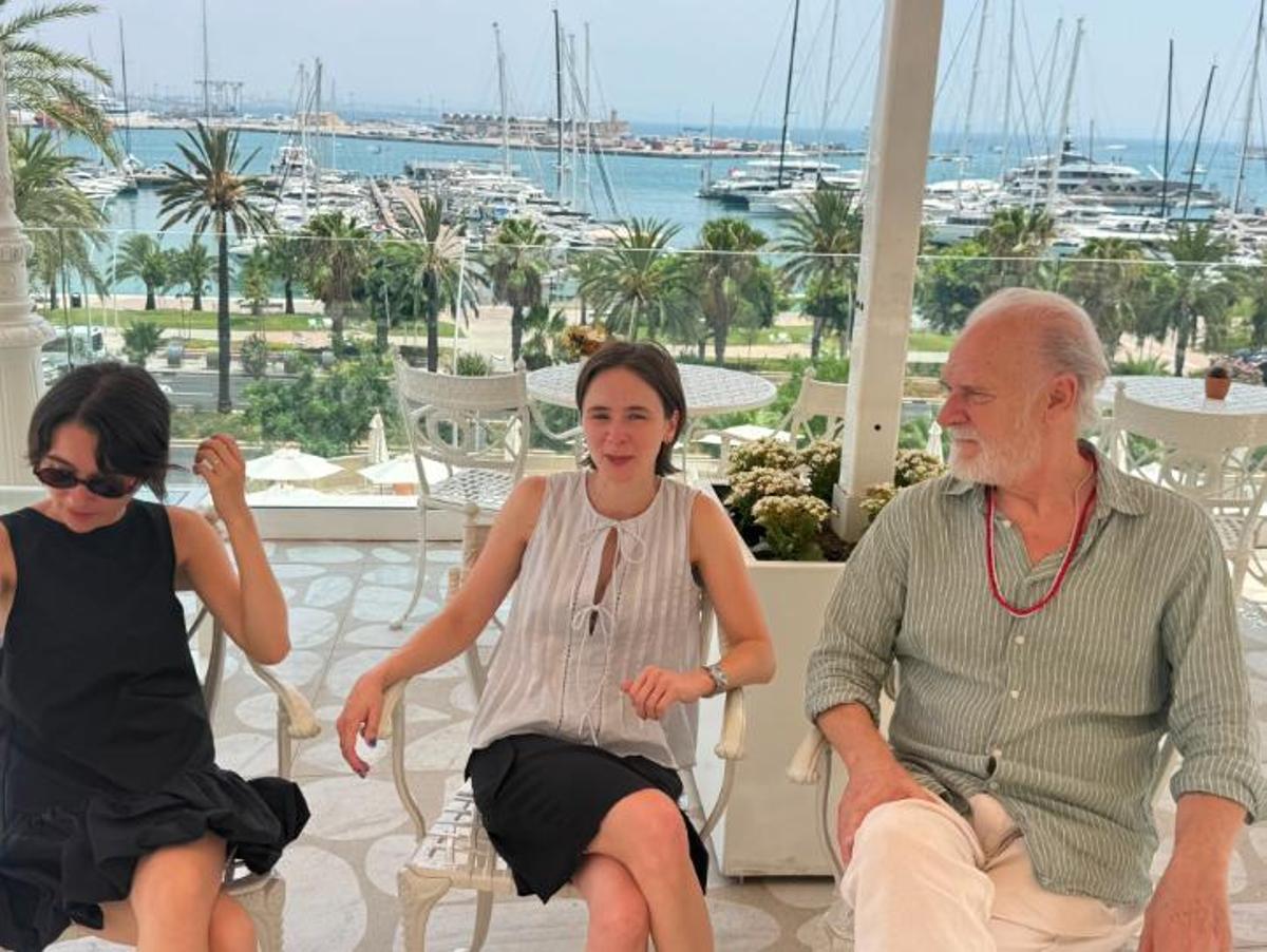 El elenco de la película Forastera en Mallorca