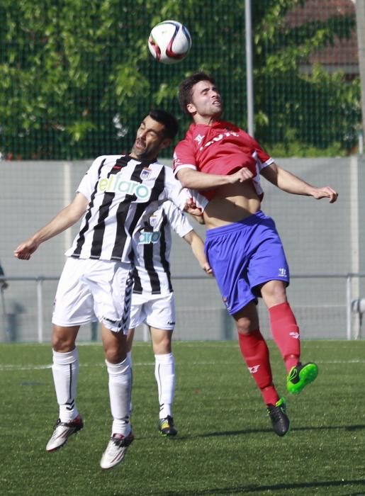 Los redondelanos se impusieron por 2-1 al Badajoz gracias a los goles de Comis y Fer.