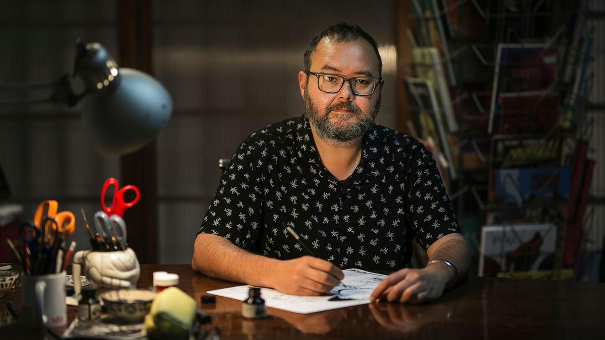 Albert Monteys, en el estudio de su casa, en Barcelona, esta miércoles.