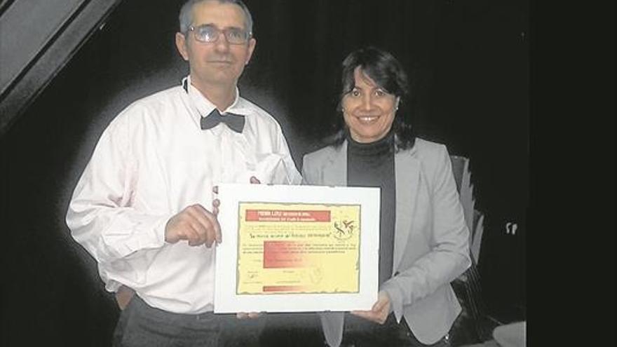 El colectivo Axpay premia a ‘El Periódico de Coria’