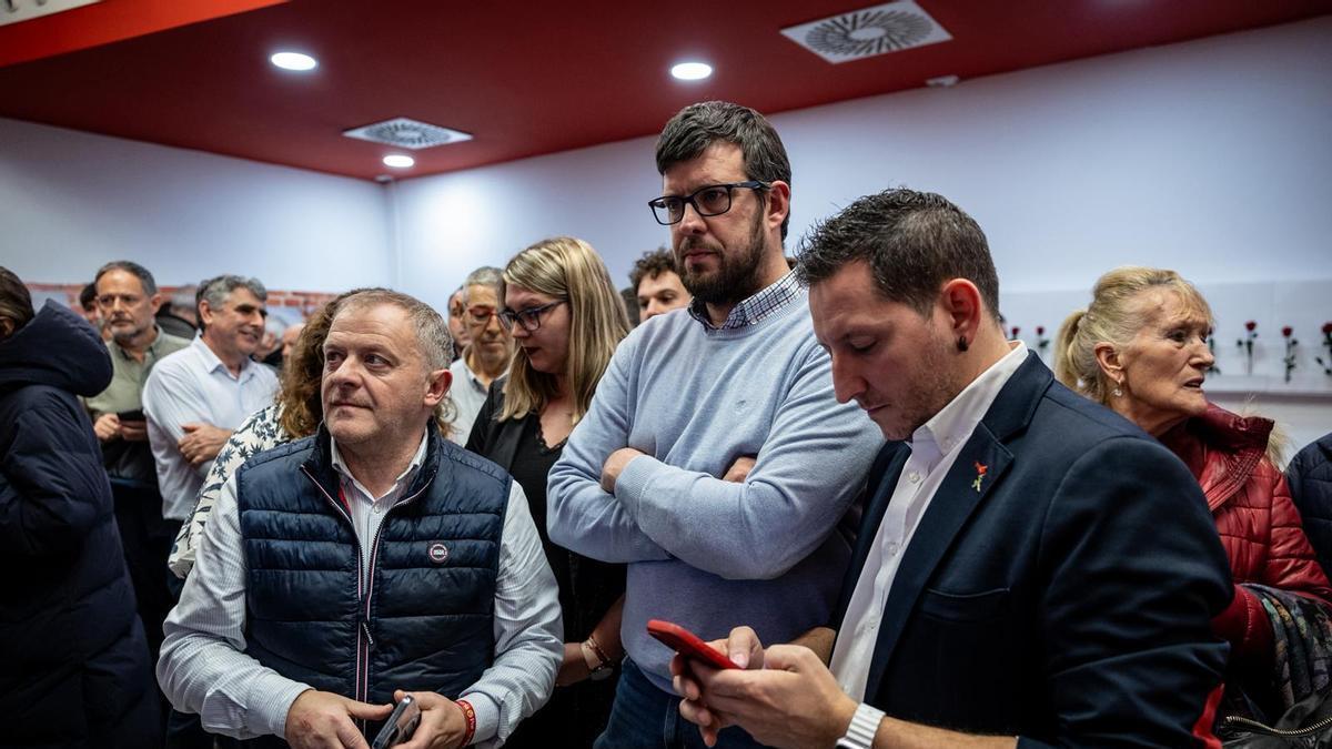 En imágenes | El PSOE de Pilar Alegría reacciona a los resultados electorales