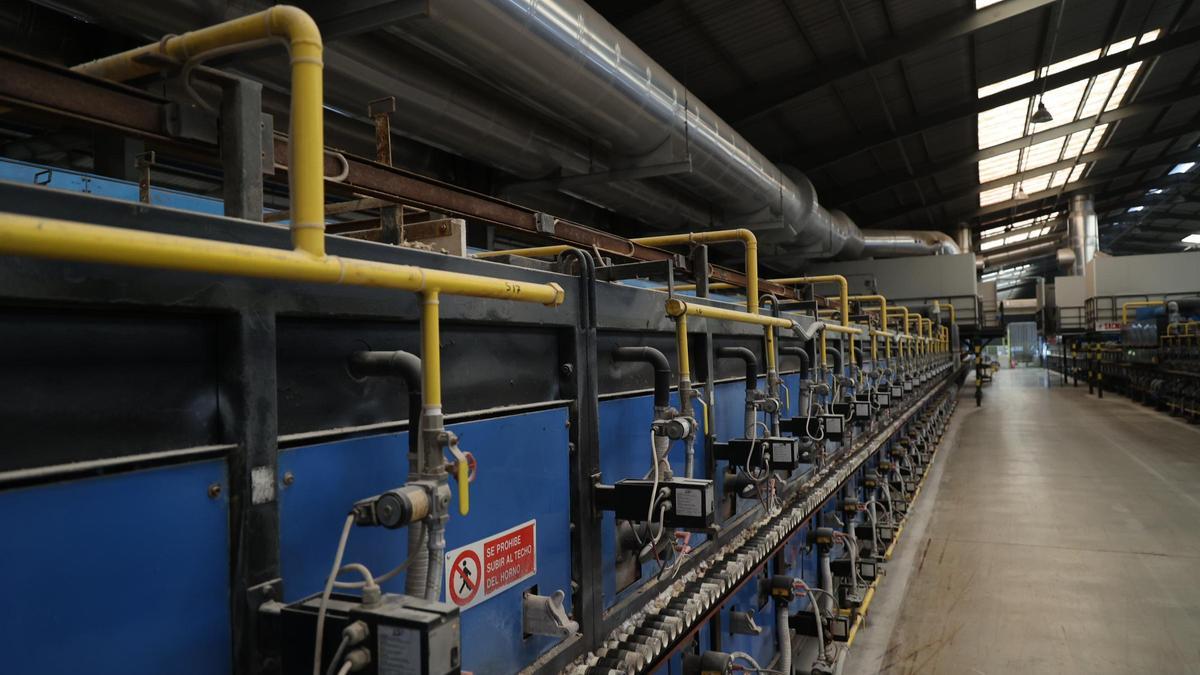 Zona de producción de la empresa Roca Tiles, en la Vall d'Uixó.