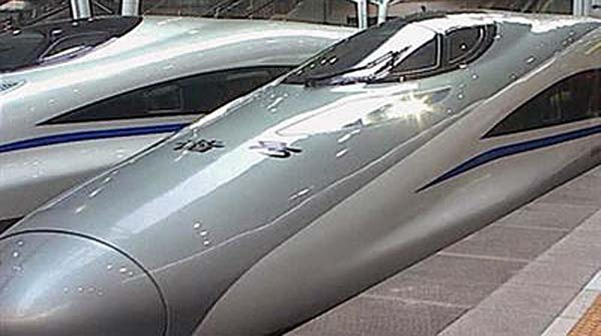 La Xina inaugura la línia de tren d’alta velocitat més llarga del món.