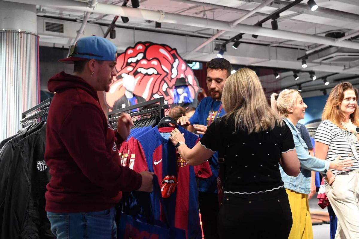 A la venta las camisetas del Barça con el logo de los Rolling Stones