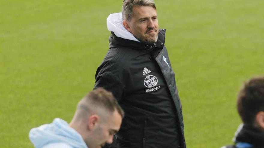 Óscar García, durante un entrenamiento, con cara de satisfacción. // Alba Villar