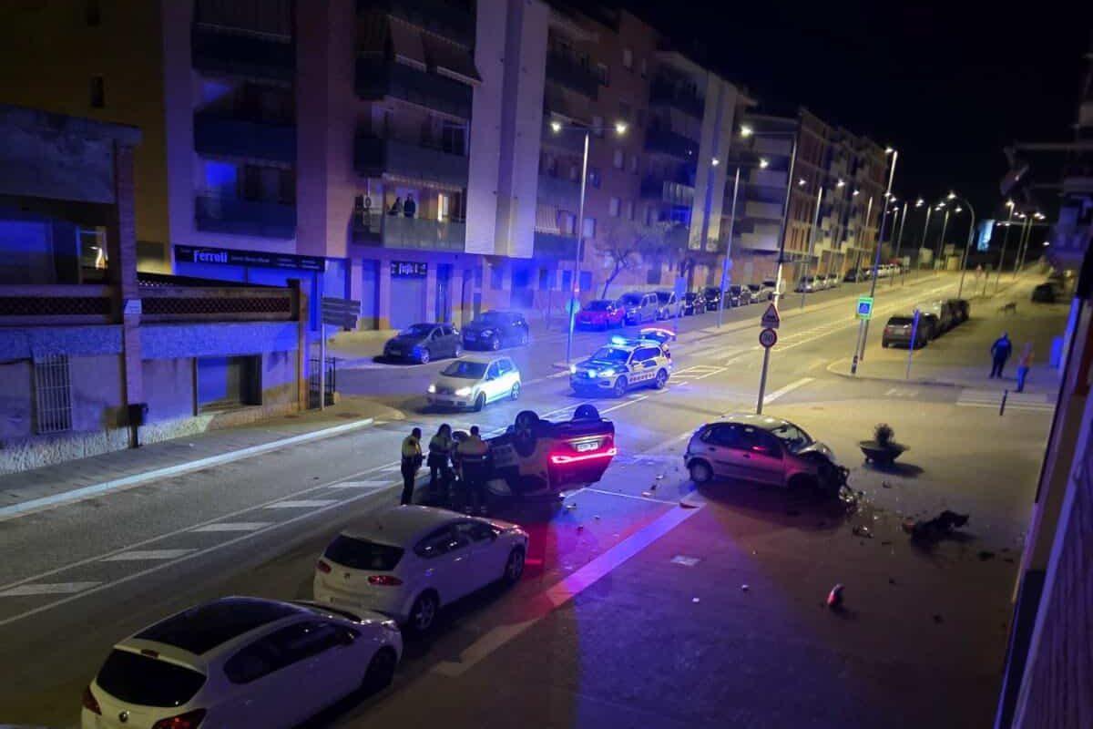 El cotxe de Mossos bolcat a la carretera de Valls de Santa Margarida de Montbui