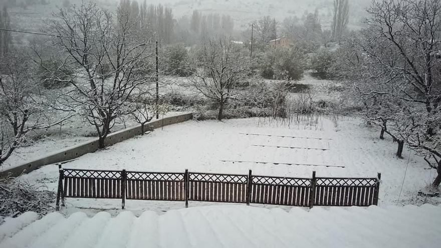 La nieve se deja ver en la pedanía moratallera de Inazares