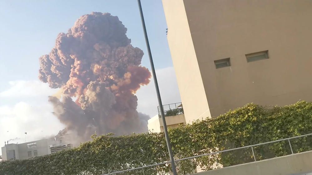 Explota un magatzem ple d'explosius al port de Beirut