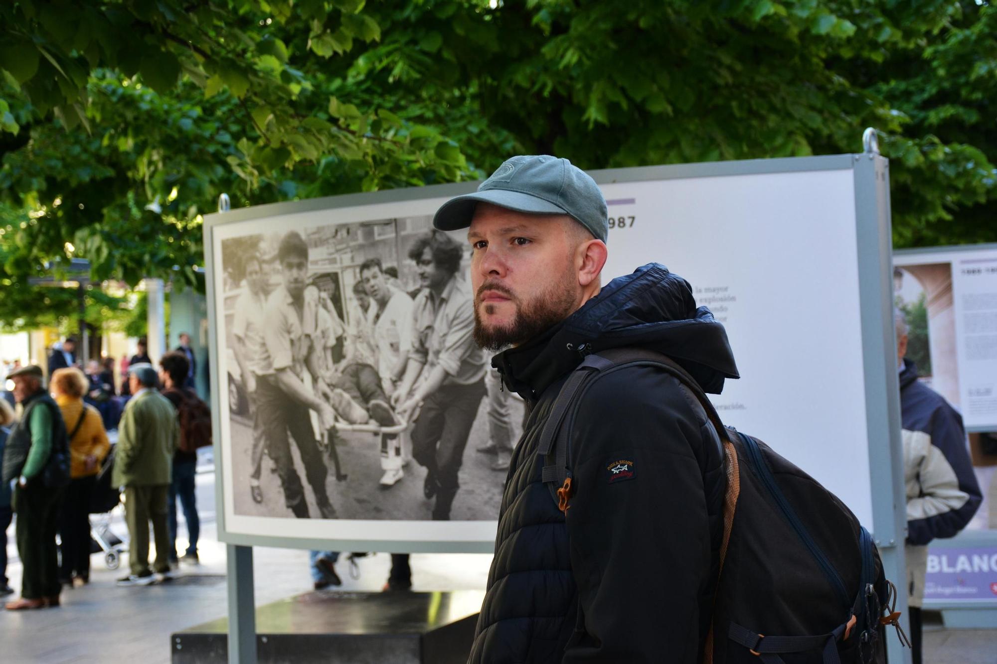 EN IMÁGENES | Zaragoza acoge la exposición 'La voz de las manos blancas', en homenaje a las víctimas de ETA