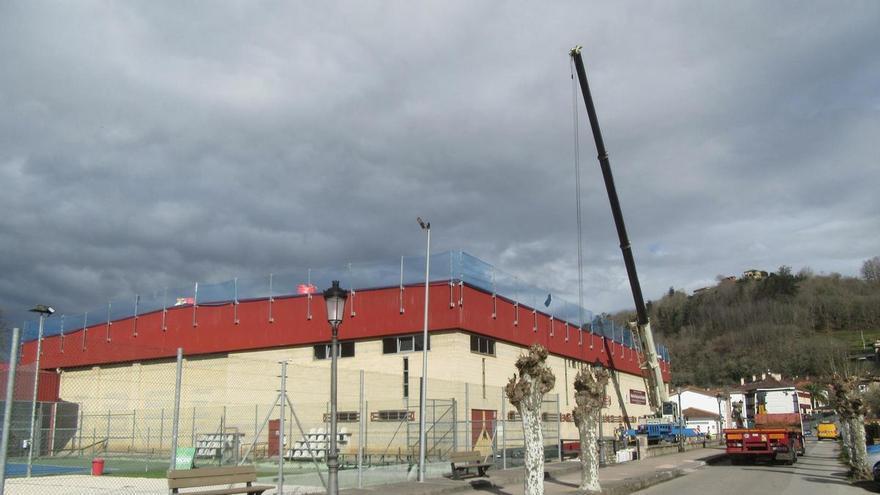 Inminente sustitución de la cubierta del polideportivo municipal de Cangas de Onís