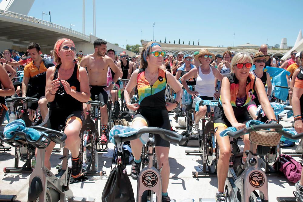 Récord mundial de personas en bicis estáticas en la Ciudad de las Ciencias