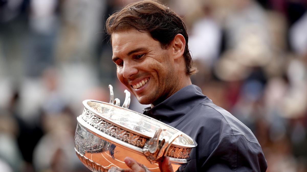 Nadal con el trofeo de Roland Garros en 2019