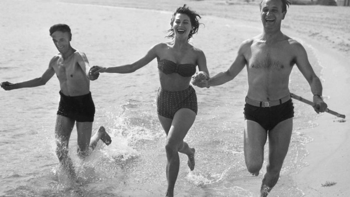 4 Ava Gardner, Nigel Patrick i John Laurie a S’Agaró, durant un descans del rodatge de «Pandora y el holandés errante» F  | LA GAVINA