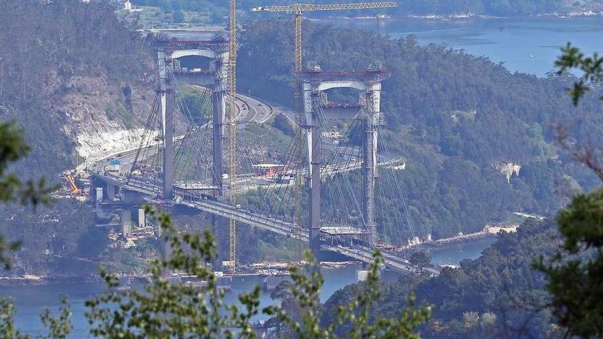 Estado actual de las obras de ampliación del puente de Rande. // Marta G. Brea