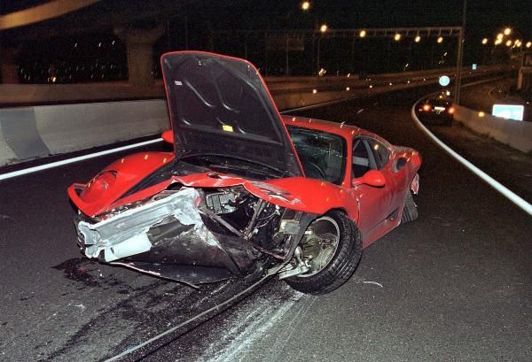 Así quedó el Ferrari de Makelele tras el accidente que sufrió en Vigo.