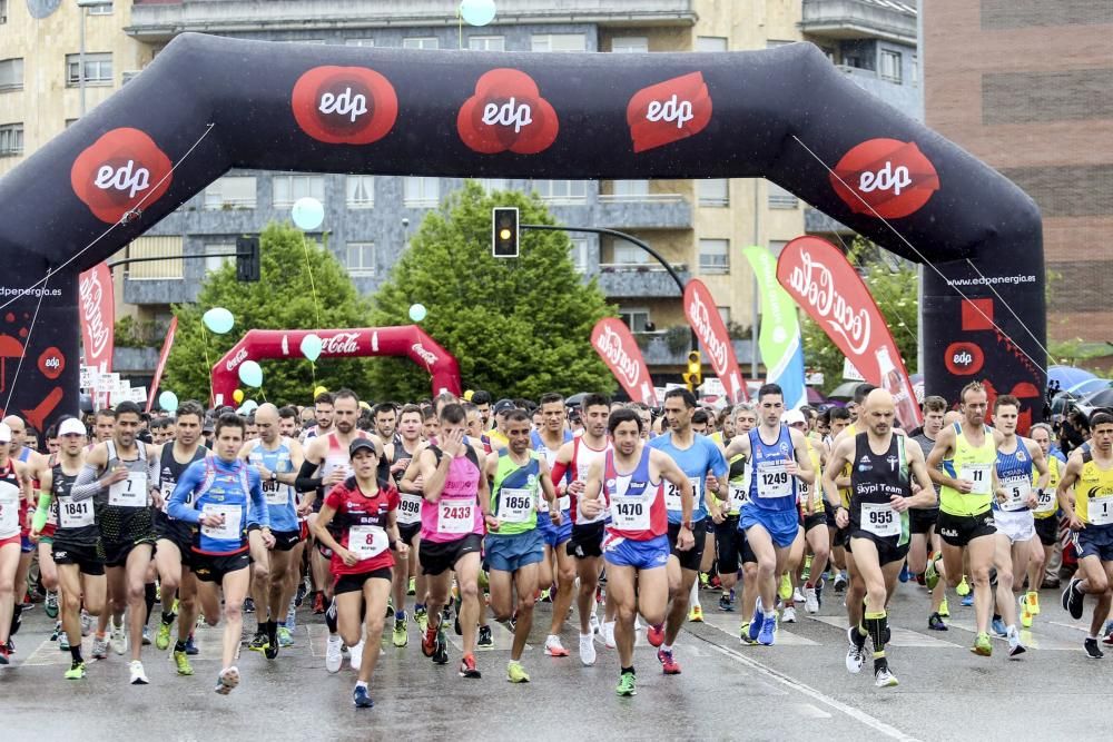 Multitudinaria media maratón en Gijón.