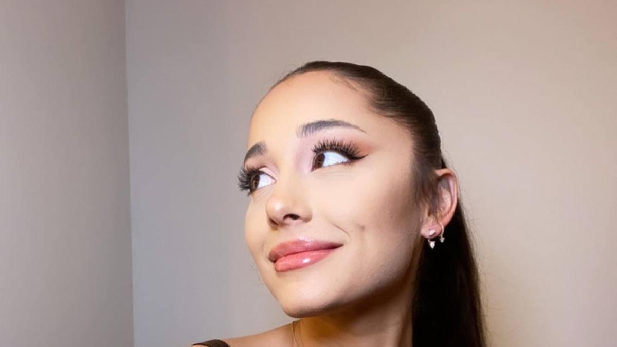 Ariana Grande impacta a sus fans sin maquillaje ni su característica coleta