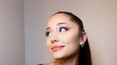 Ariana Grande impacta a sus fans sin maquillaje ni su característica coleta