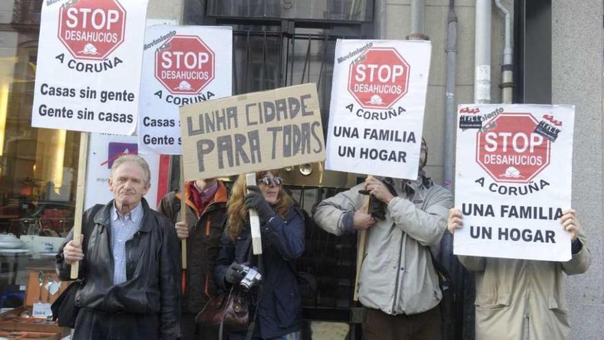 Una protesta contra los desahucios en A Coruña.