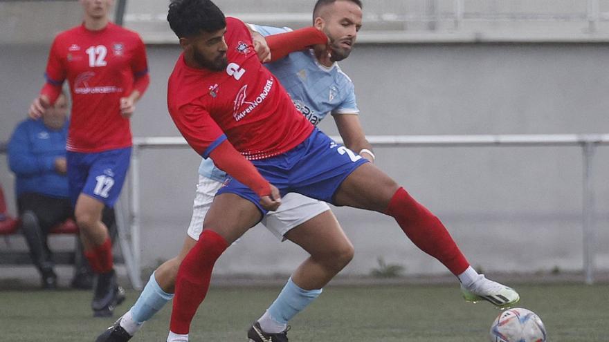 Un momento del
partido jugado ayer. 
// Ricardo Grobas