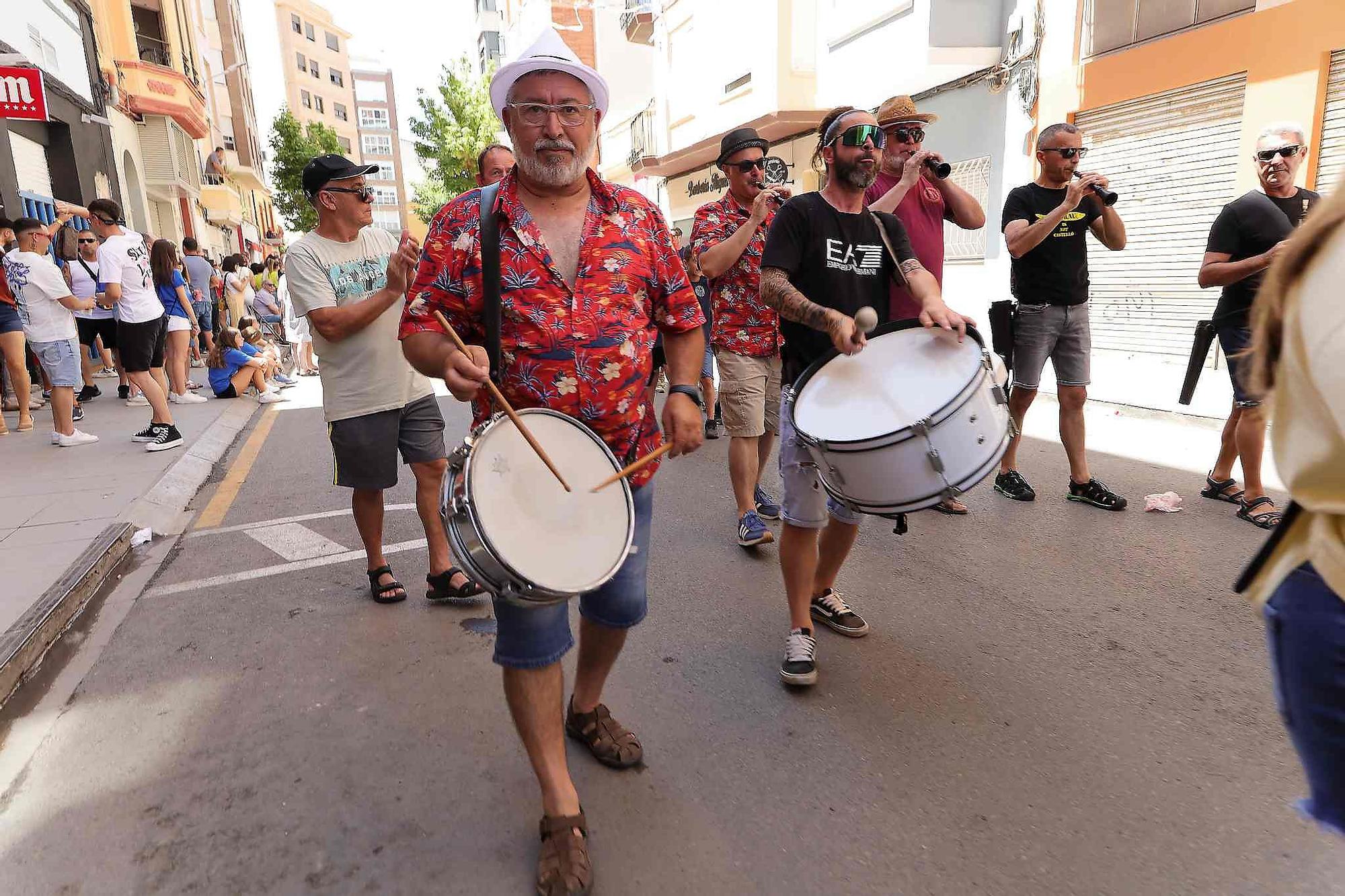 El Grau da inicio a las fiestas de Sant Pere con pólvora, bous y música