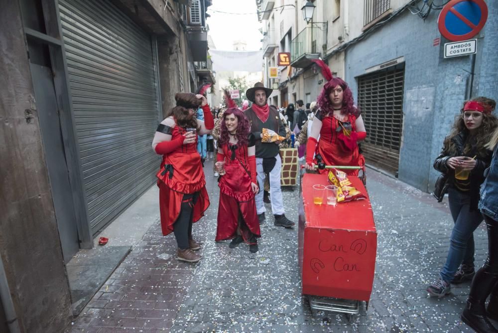 Set mil persones desborden els carrers de Sallent en un Carnaval multitudinari