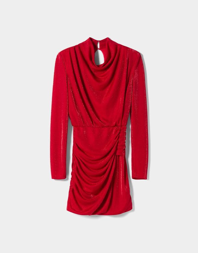 Vestido rojo de Bershka con tejido brillante