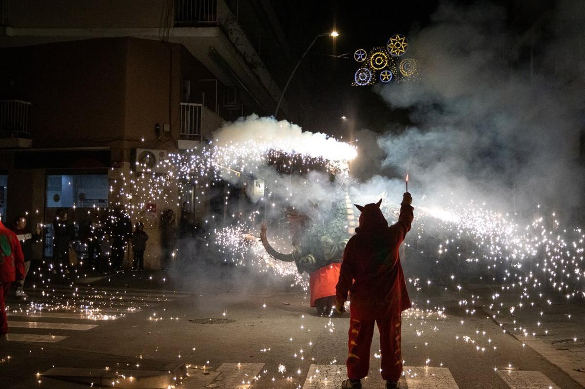 Imagen de archivo del 'correfoc' de la Fiesta Mayor de Invierno de Castelldefels